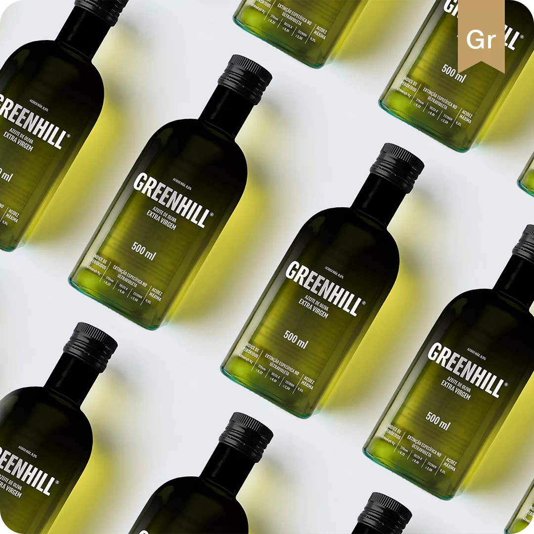 Imagem de garrafas de azeite com dois destaques do Behance